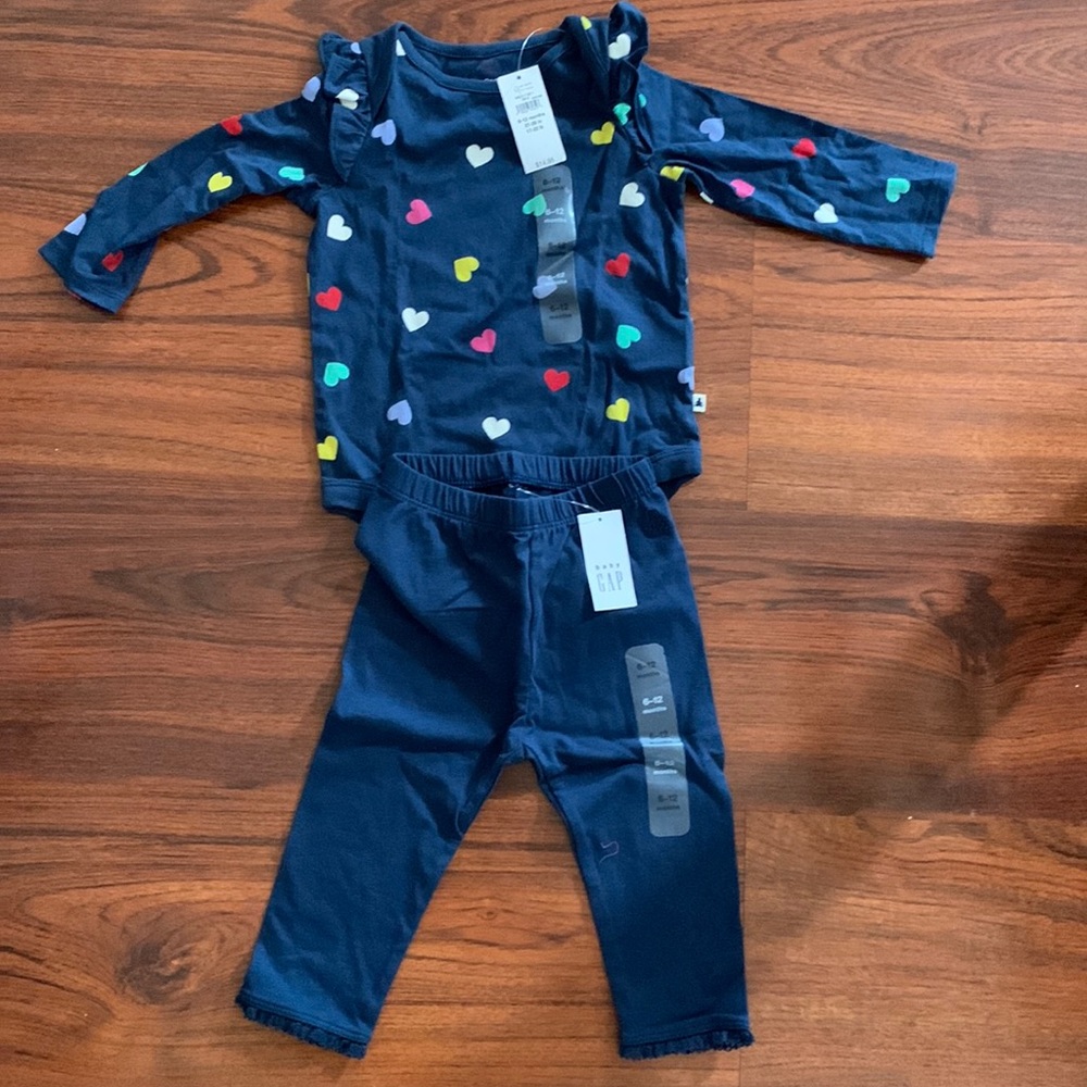 Baby GAP baby girl matching set - size 6-12 months